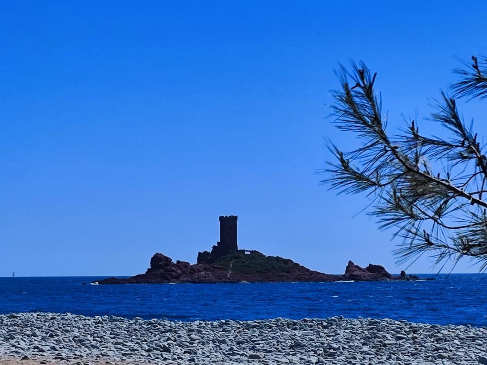 Cozy In Agay With Stunning Views Apartamento